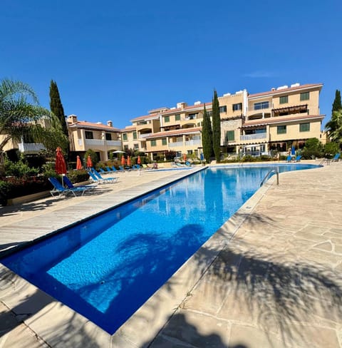 Pool view, Swimming pool, sunbed