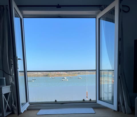 View (from property/room), Balcony/Terrace, River view, Sea view