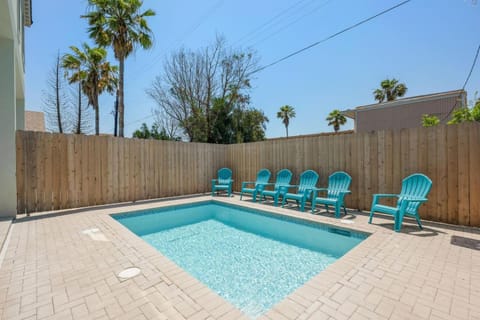Swimming pool, sunbed
