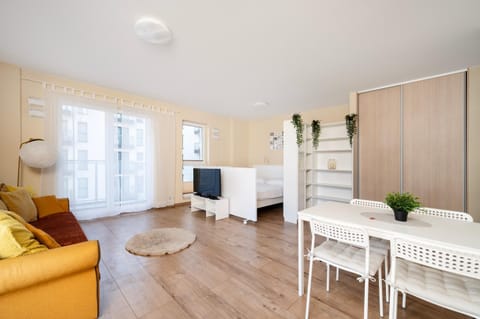 TV and multimedia, Living room, Seating area, Dining area, wardrobe