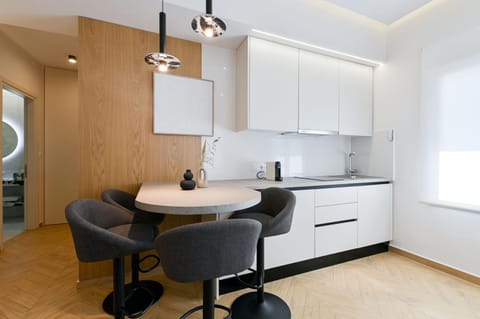 Kitchen or kitchenette, Dining area, stove