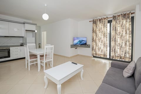 TV and multimedia, Kitchen or kitchenette, Living room, Dining area