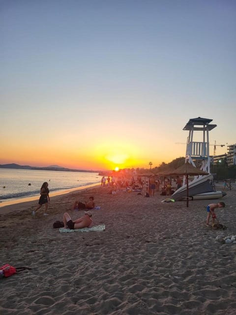 Faliro Cozy Corner Apartment in Alimos