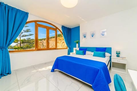 Bed, Bedroom, Sea view