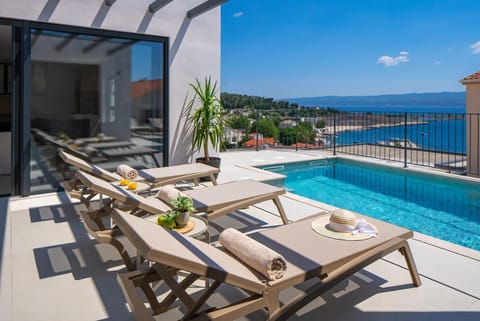 Property building, Sea view, Swimming pool