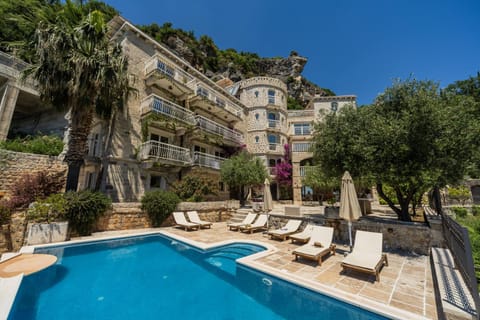 Property building, Swimming pool