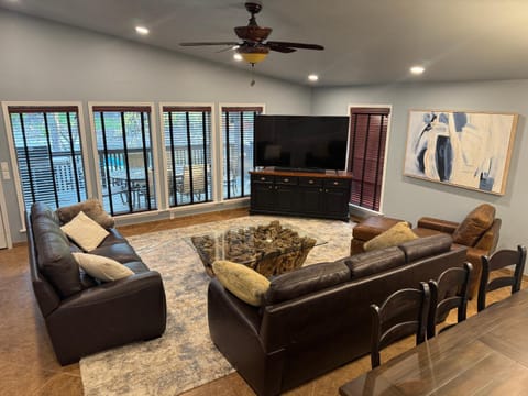 TV and multimedia, Living room, Seating area