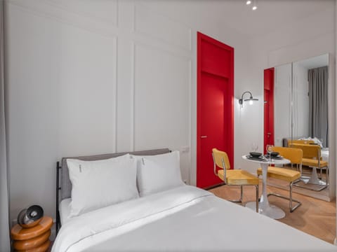 Bed, Photo of the whole room, Dining area, Bedroom
