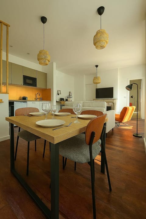 Communal lounge/ TV room, Living room, Seating area, Dining area, Meals