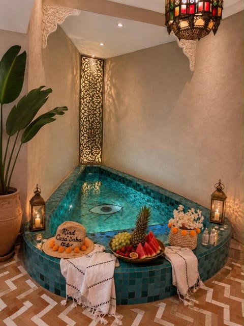 Hot Tub, Food and drinks, Swimming pool, Drinks