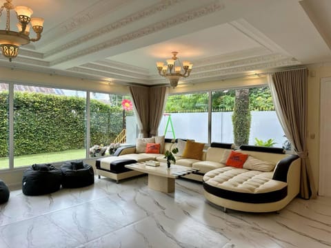 Living room, Decorative detail