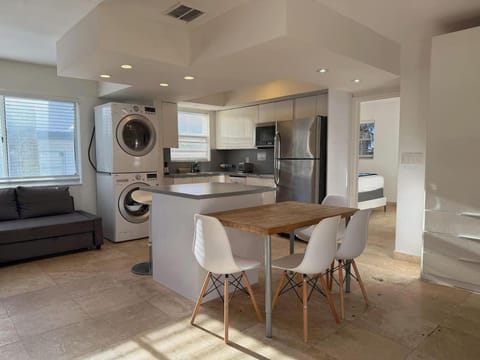 Kitchen or kitchenette, Dining area, washing machine, dryer