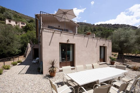 Property building, Balcony/Terrace, Living room