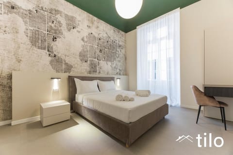 Photo of the whole room, Bedroom, Text overlay, towels, wardrobe