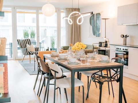 Seating area, Dining area, Food, pet friendly