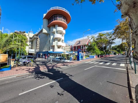 Property building, Neighbourhood, Street view