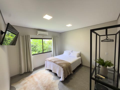 Bed, TV and multimedia, Photo of the whole room, Bedroom, air conditioner