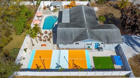 Property building, Day, Bird's eye view, Children play ground, Minigolf, Pool view, Swimming pool, minibar, sunbed