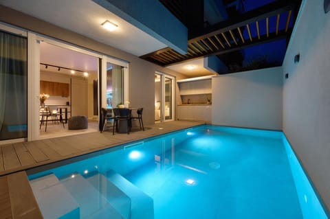 Swimming pool, sunbed