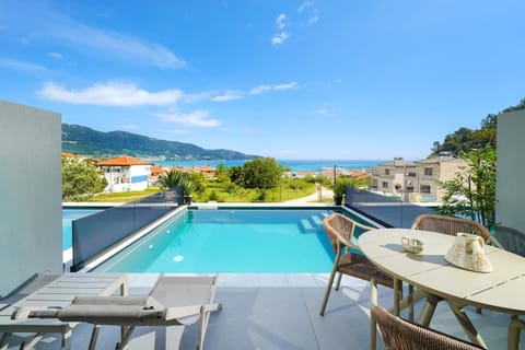 Natural landscape, Balcony/Terrace, Dining area, Mountain view, Swimming pool, sunbed