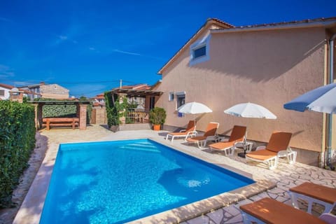 Shower, Swimming pool