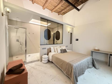 Bed, TV and multimedia, Photo of the whole room, Bedroom, towels, wardrobe