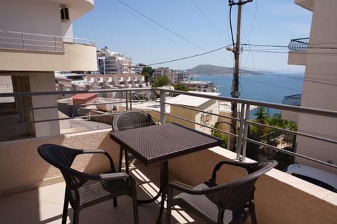 Property building, Patio, Restaurant/places to eat, Day, Natural landscape, View (from property/room), Balcony/Terrace, Living room, Banquet/Function facilities, Seating area, Dining area, Sea view, Parking
