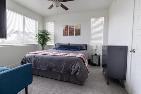 Bed, Photo of the whole room, Bedroom, fireplace