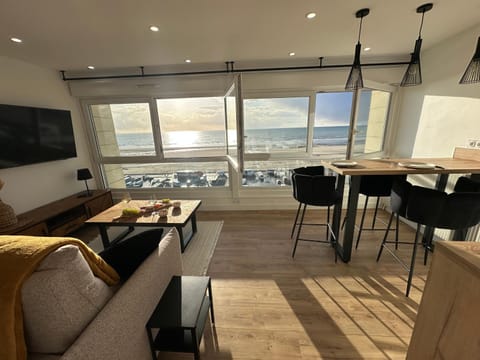 Living room, Dining area, Beach, Sea view