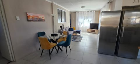 TV and multimedia, Living room, Seating area, Evening entertainment