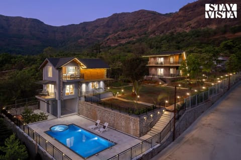 Property building, Swimming pool, Swimming pool