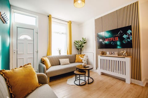TV and multimedia, Living room, Seating area, internet