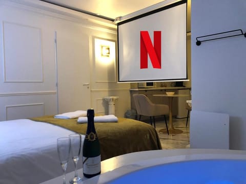 Hot Tub, TV and multimedia, Bedroom