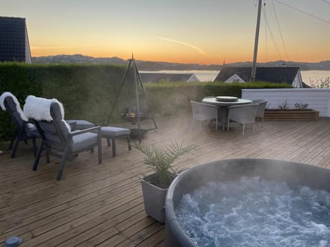 Hot Tub, Balcony/Terrace
