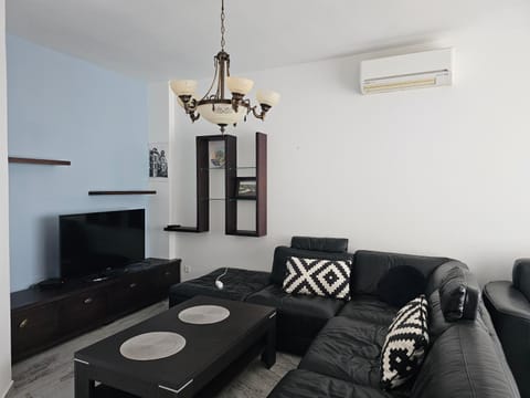 Communal lounge/ TV room, TV and multimedia, Seating area