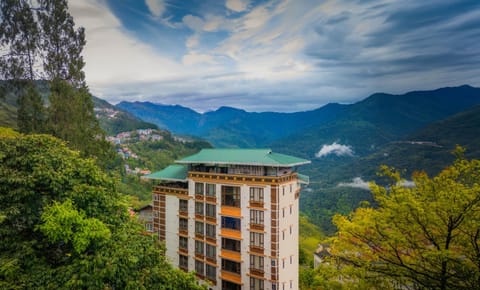 Facade/entrance, View (from property/room), Mountain view