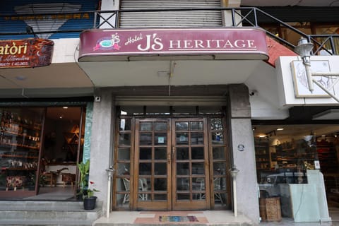 Facade/entrance