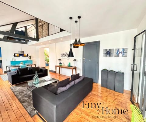 Property building, Communal lounge/ TV room, Living room, Seating area