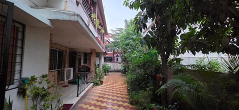 Property building, Spring, Garden, Balcony/Terrace, Garden view