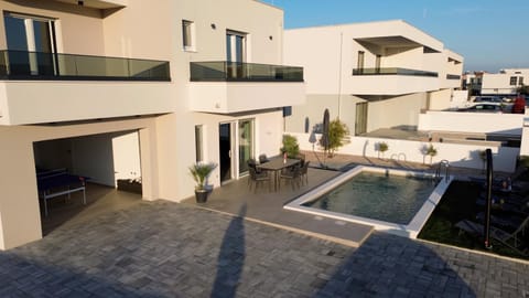 Property building, Day, Pool view, Swimming pool