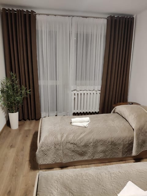 Bed, Photo of the whole room, Bedroom, internet