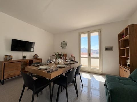 TV and multimedia, Living room, Dining area