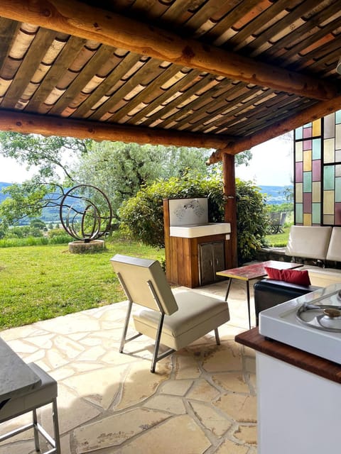 Patio, Natural landscape, Garden, Living room, Seating area, Dining area, Garden view