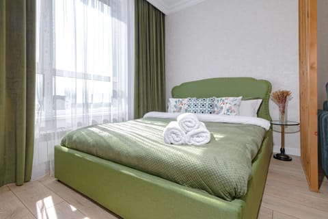 Bed, Bedroom, towels