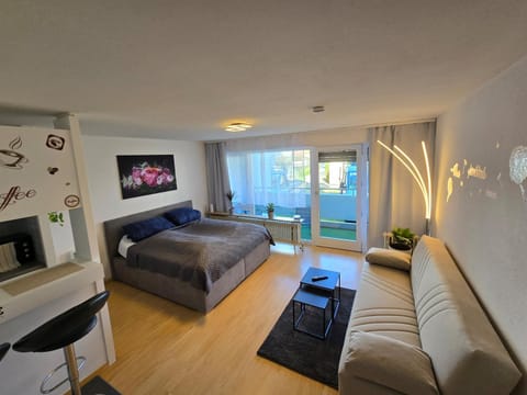 Bed, Living room