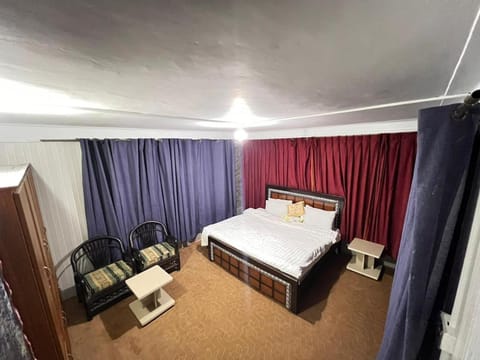 Bed, Living room, Photo of the whole room, Seating area, Bedroom