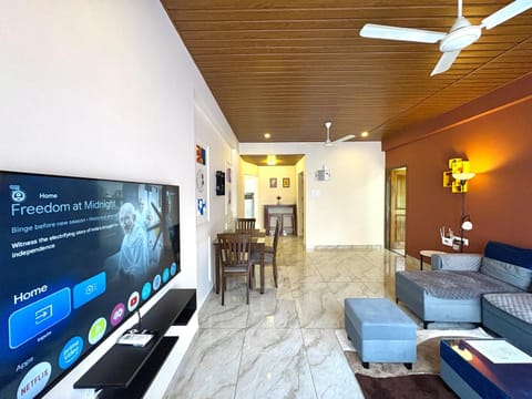 TV and multimedia, Living room, Seating area, air conditioner