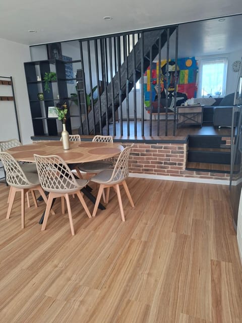 Kitchen or kitchenette, Seating area, Dining area
