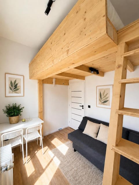 Bed, Photo of the whole room, Seating area, Bedroom