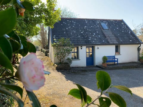 Property building, Facade/entrance, On site, Seasons, pet friendly